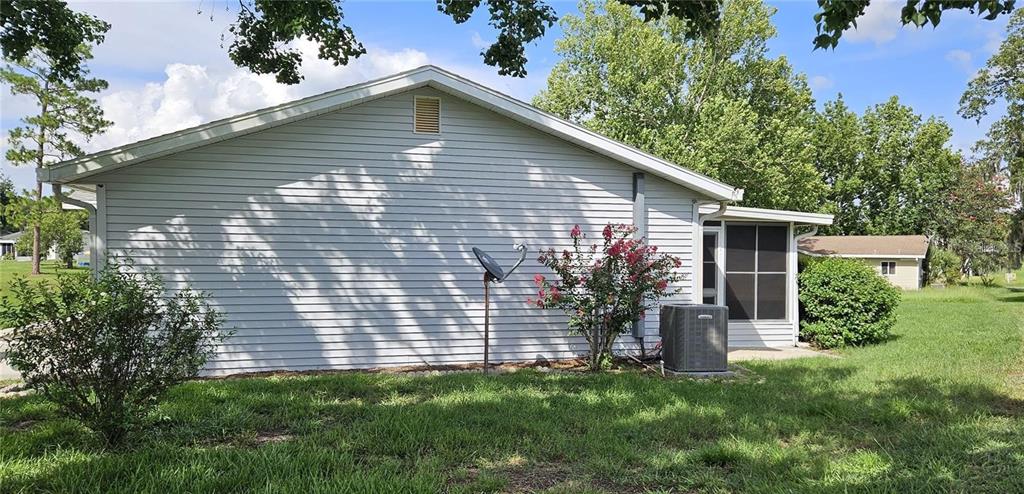 10881 Southwest 79th Terrace Ocala, FL 34476 - Photo 3 of 38 a backyard of a house with plants and large tree