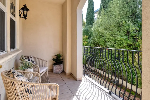 $1,198,888 | 1237 Capuchino Avenue, Unit 7, Burlingame, CA 94010