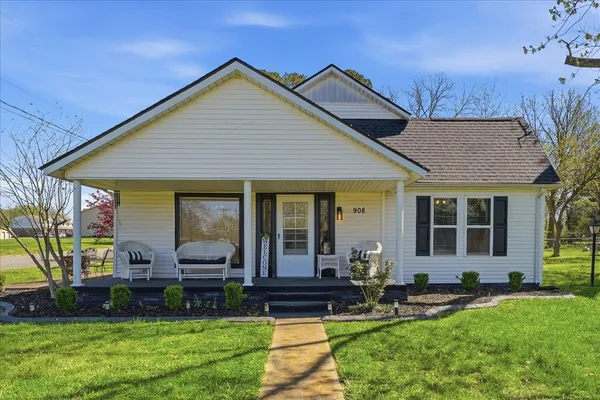 $299,000 | 908 Smith Avenue, Lawrenceburg, TN 38464