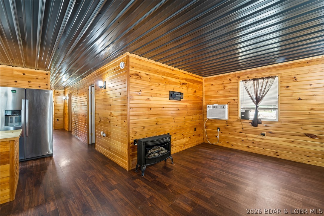 Living room / entry
