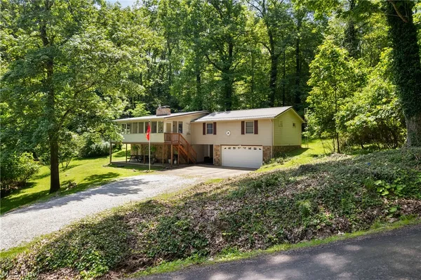 $324,900 | 20 Pontiac Trail, Malvern, OH 44644