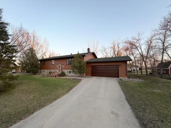 $349,900 | 5606 53rd Avenue North, Harwood, ND 58042