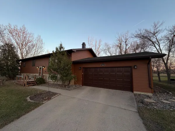 $349,900 | 5606 53rd Avenue North, Harwood, ND 58042