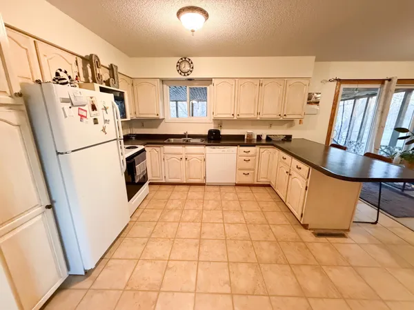 $349,900 | 5606 53rd Avenue North, Harwood, ND 58042