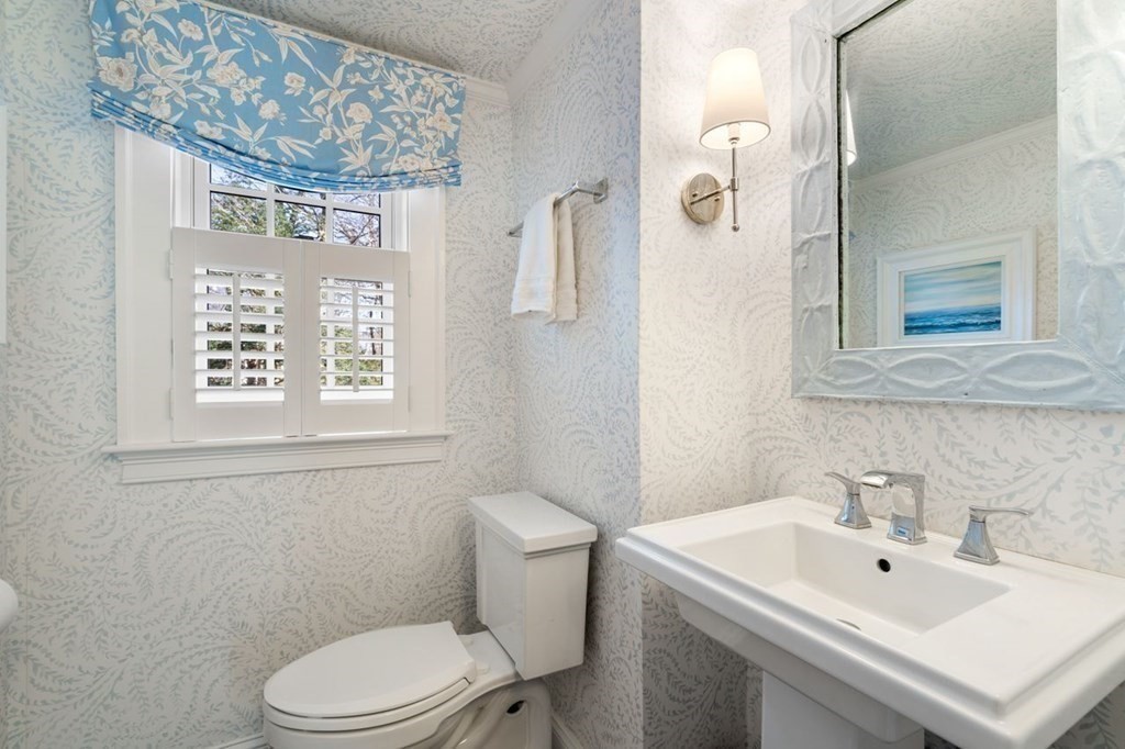 15 Arnold Road Wellesley, MA 02481 - Photo 14 of 29