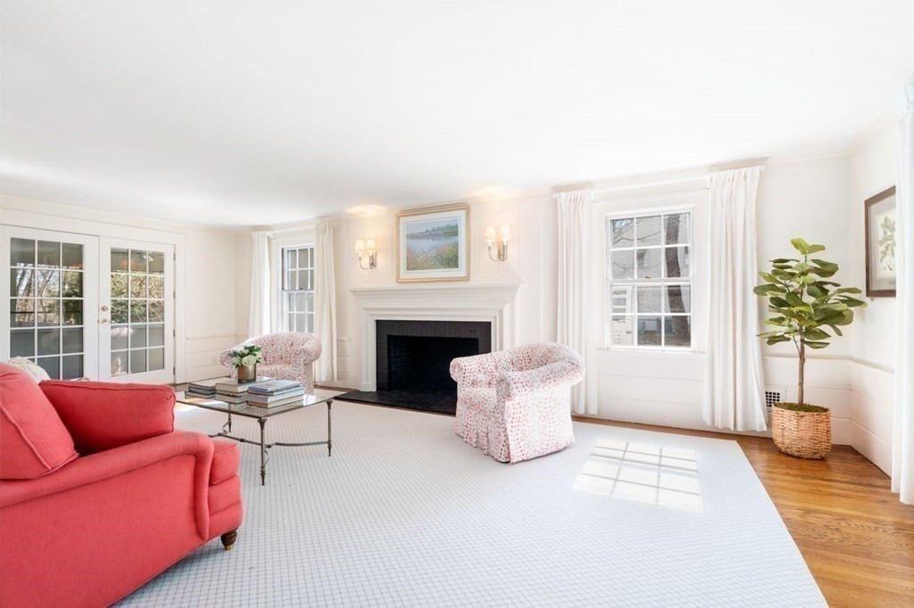 15 Arnold Road Wellesley, MA 02481 - Photo 5 of 29