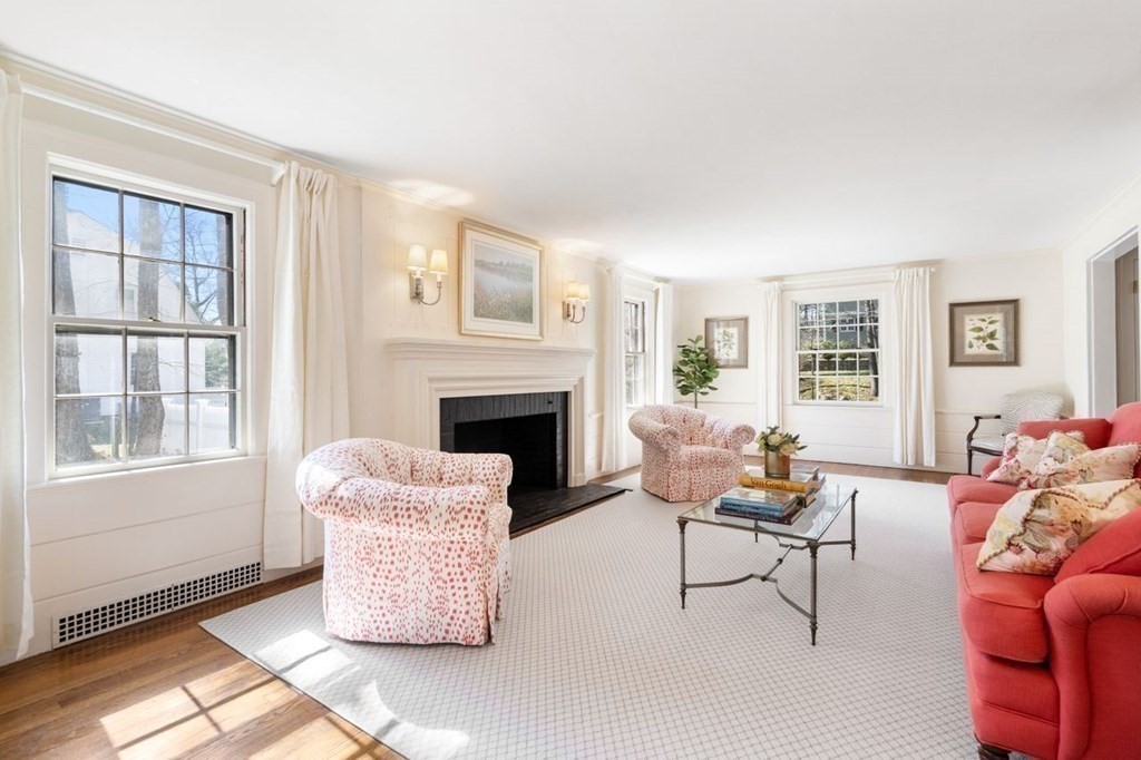 15 Arnold Road Wellesley, MA 02481 - Photo 6 of 29