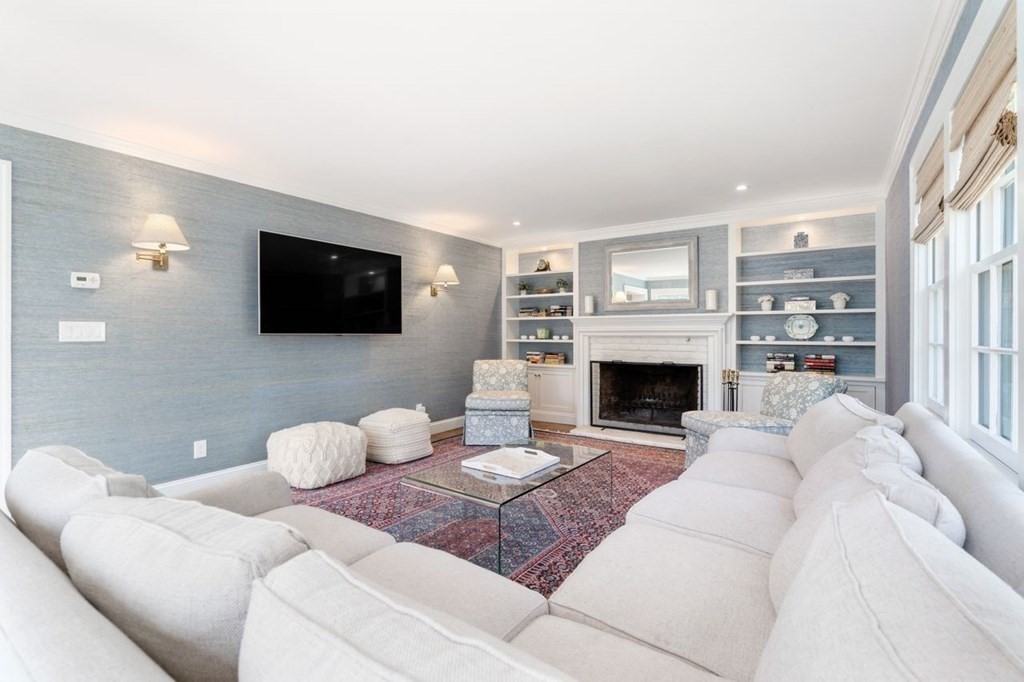 15 Arnold Road Wellesley, MA 02481 - Photo 8 of 29