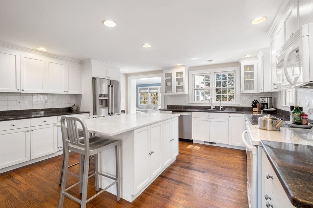 15 Arnold Road Wellesley, MA 02481 - Photo 9 of 29