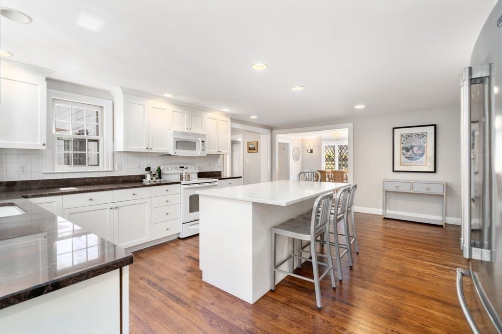 15 Arnold Road Wellesley, MA 02481 - Photo 10 of 29