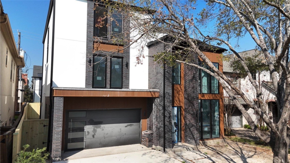 1606 Hazard Street Houston, TX 77019 - Photo 3 of 12 a view of entryway with a yard
