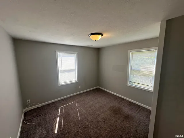 $1,000 | 1807 North Underhill Street, Peoria, IL 61604