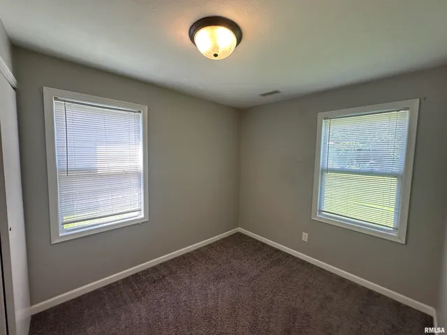 $1,000 | 1807 North Underhill Street, Peoria, IL 61604