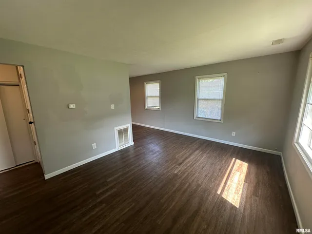 $1,000 | 1807 North Underhill Street, Peoria, IL 61604