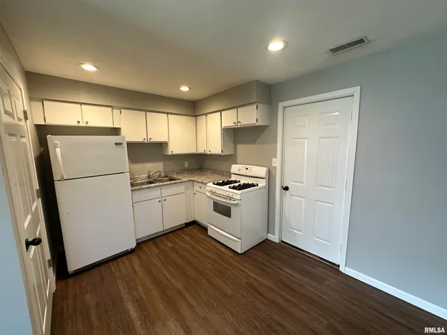 $1,000 | 1807 North Underhill Street, Peoria, IL 61604