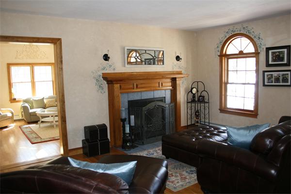 16 Jamie Road Dunstable, MA 01827 - Photo 3 of 20 Gallery Image 3