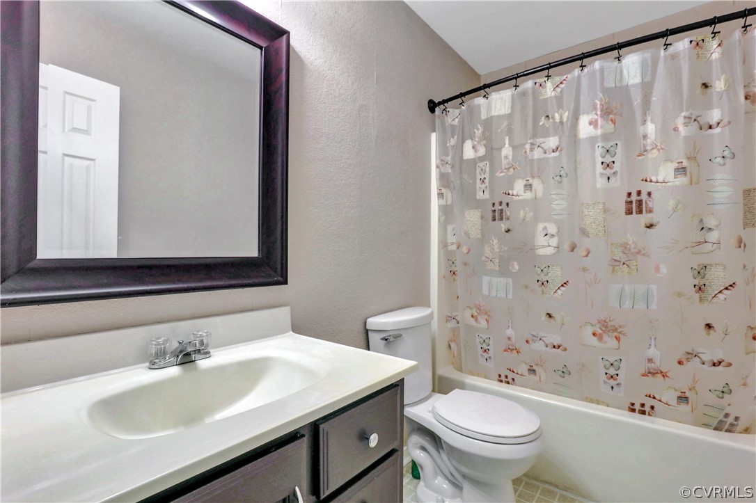 5603 Chatmoss Road Midlothian, VA 23112 - Photo 13 of 16 Bath W/Newer Vanity!