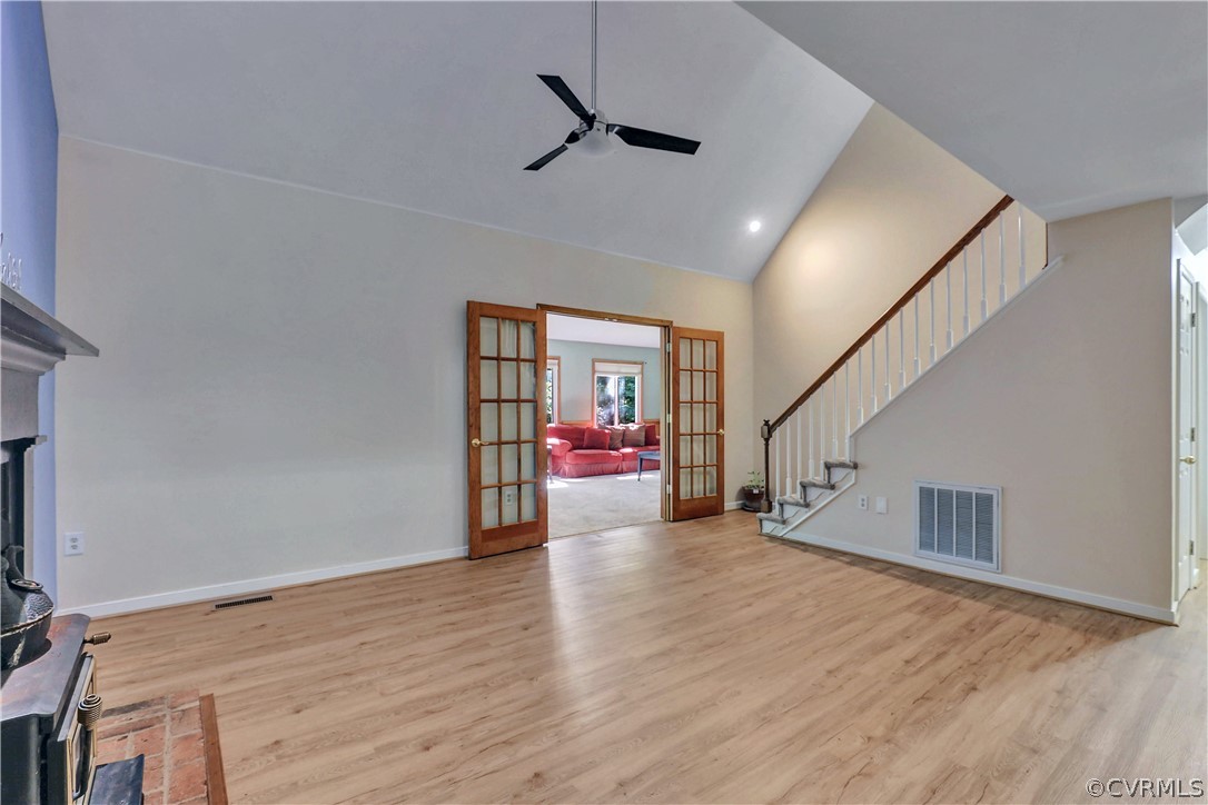 5603 Chatmoss Road Midlothian, VA 23112 - Photo 4 of 16 Great Room has Open Stairway!