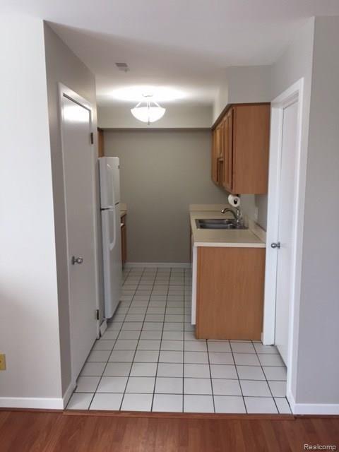 27971 Rollcrest Road, Unit 10 Farmington, MI 48334 - Photo 3 of 13