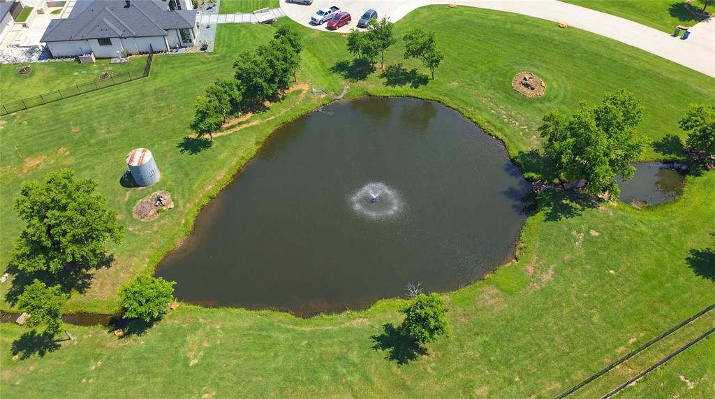 712 Sutton Lane Lewisville, TX 75077 - Photo 6 of 7 a view of a garden