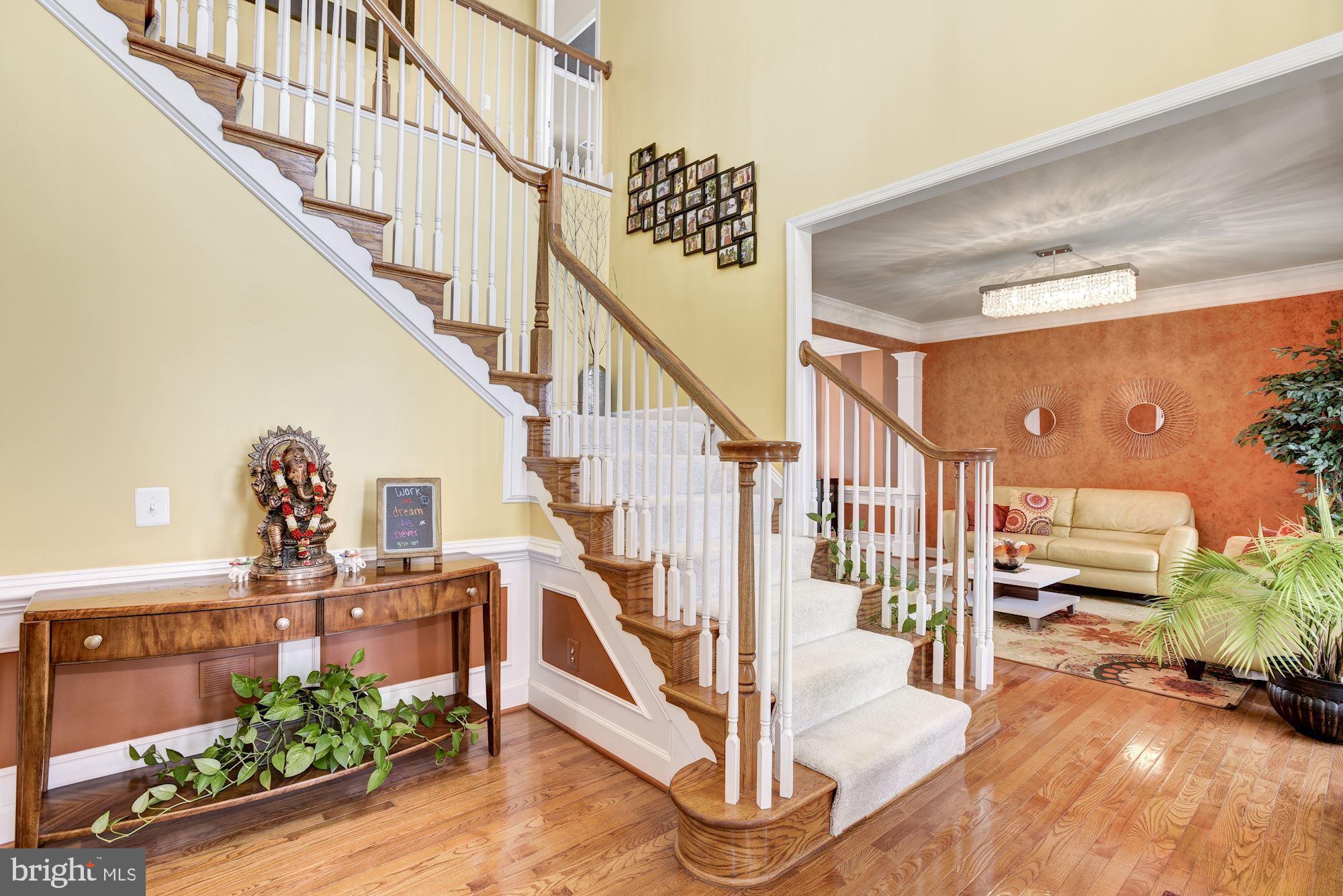 42879 Braemount Circle Ashburn, VA 20148 - Photo 2 of 53 Two-story foyer