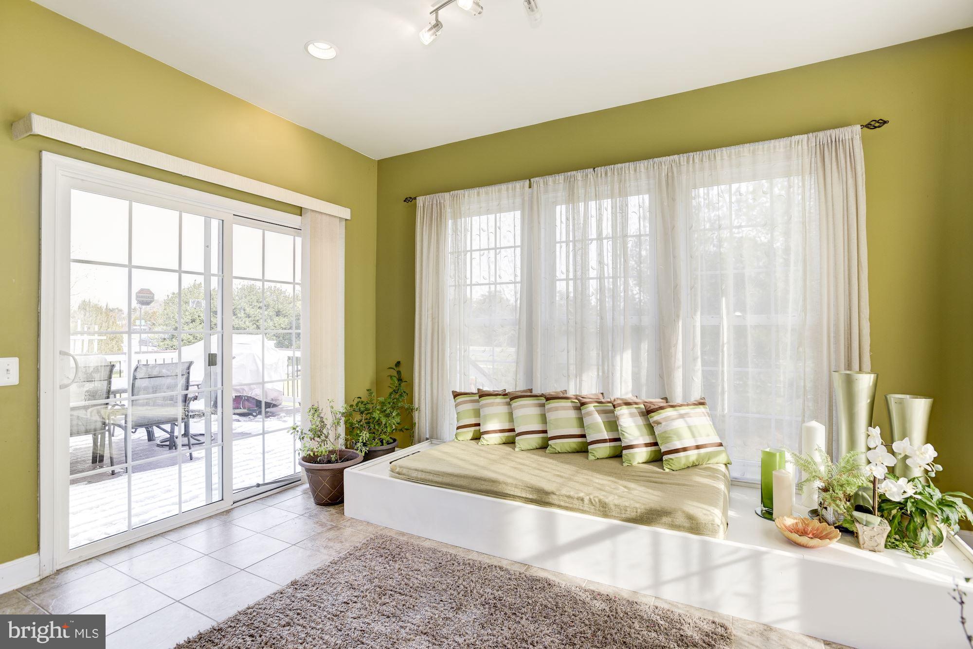 42879 Braemount Circle Ashburn, VA 20148 - Photo 16 of 53 Abundant natural light