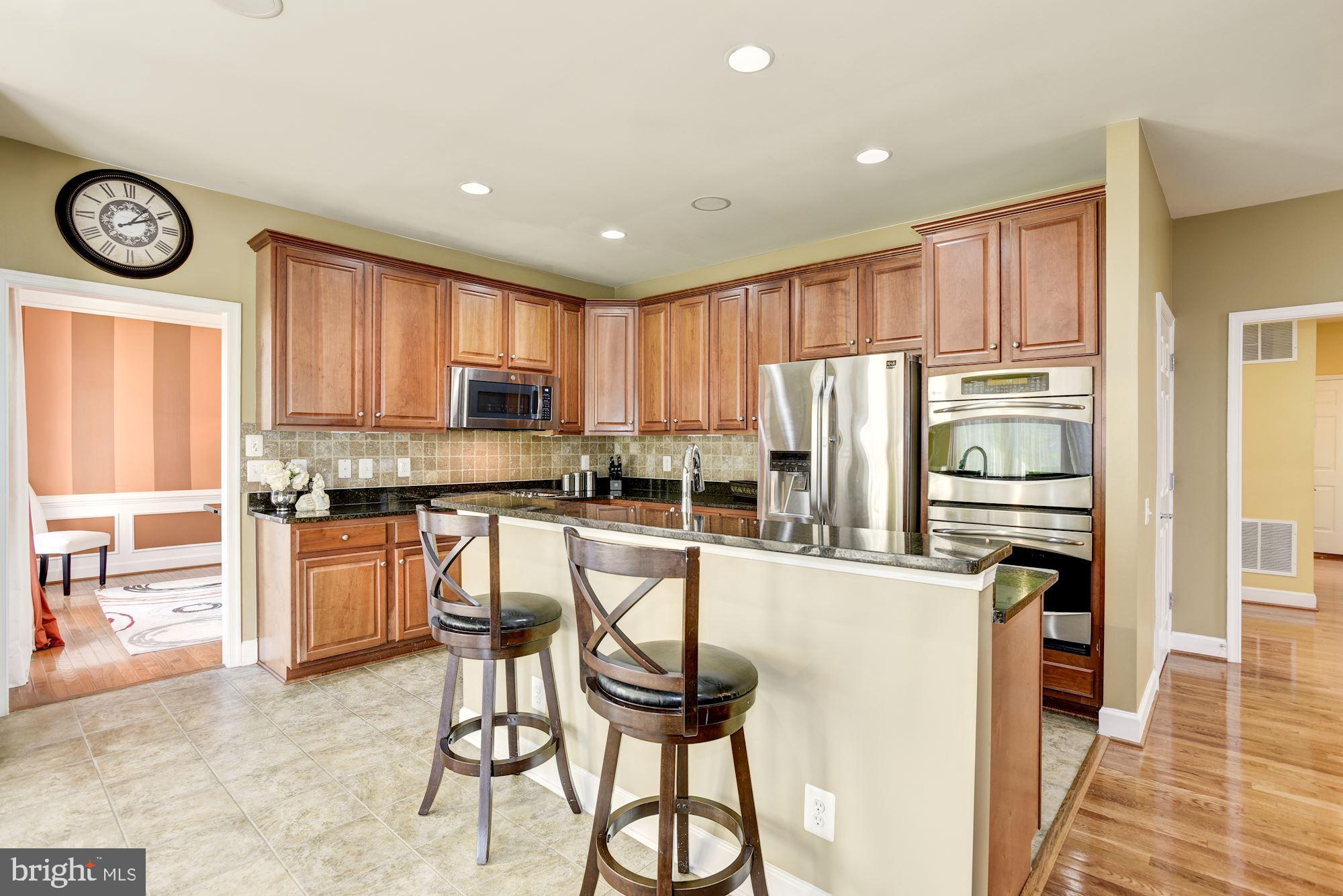 42879 Braemount Circle Ashburn, VA 20148 - Photo 5 of 53 New stainless steel microwave & cooktop