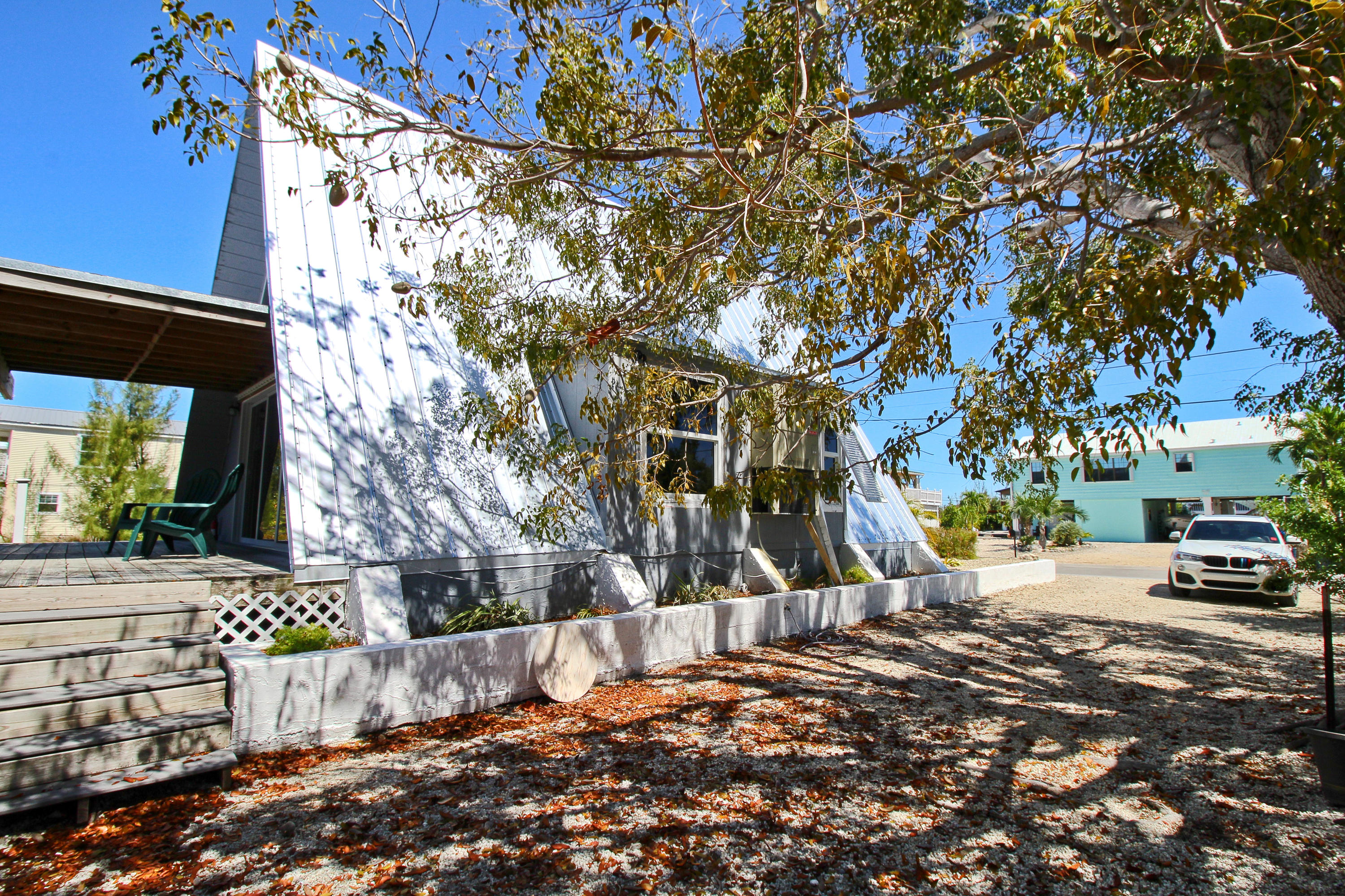 144 Lobstertail Road Big Pine Key, FL 33043 - Photo 20 of 62 Side of Home