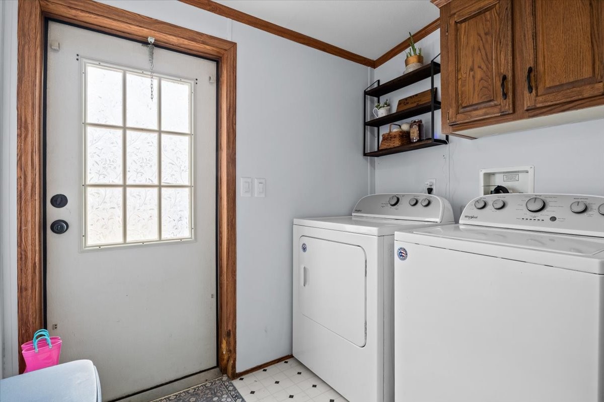 1644 West Blue Creek Road Waverly, TN 37185 - Photo 39 of 61 a utility room with dryer and washer