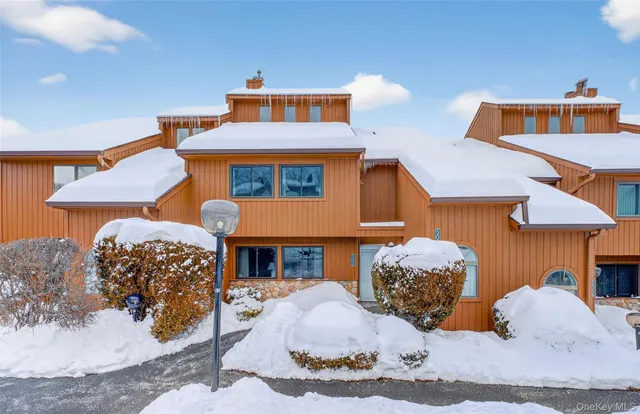 $325,000 | 202 Falcon Court, Poughkeepsie, NY 12603