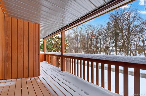 $325,000 | 202 Falcon Court, Poughkeepsie, NY 12603