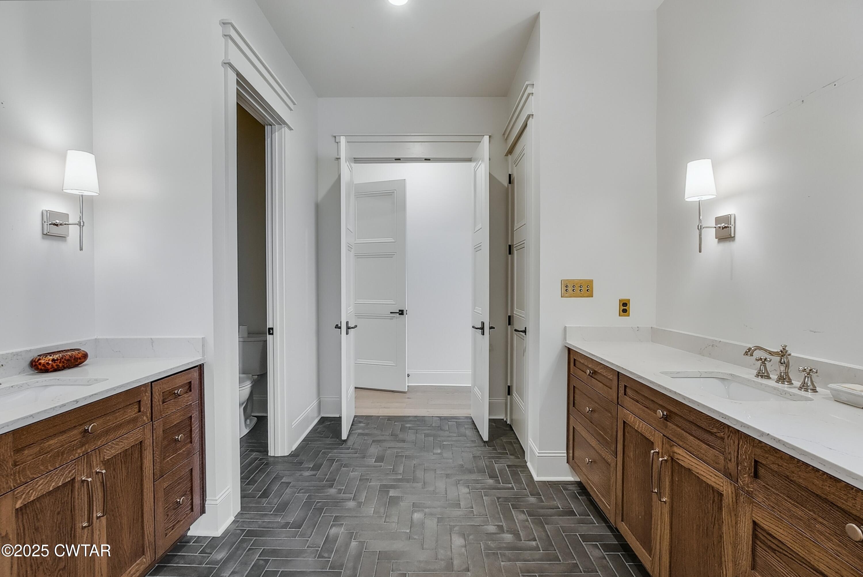 52 Buckingham Cove Jackson, TN 38305 - Photo 21 of 33 a spacious bathroom with a sink and a mirror