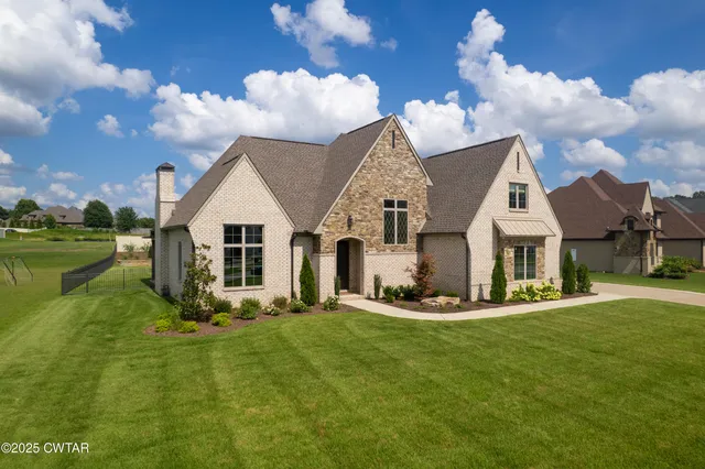 a front view of house with yard