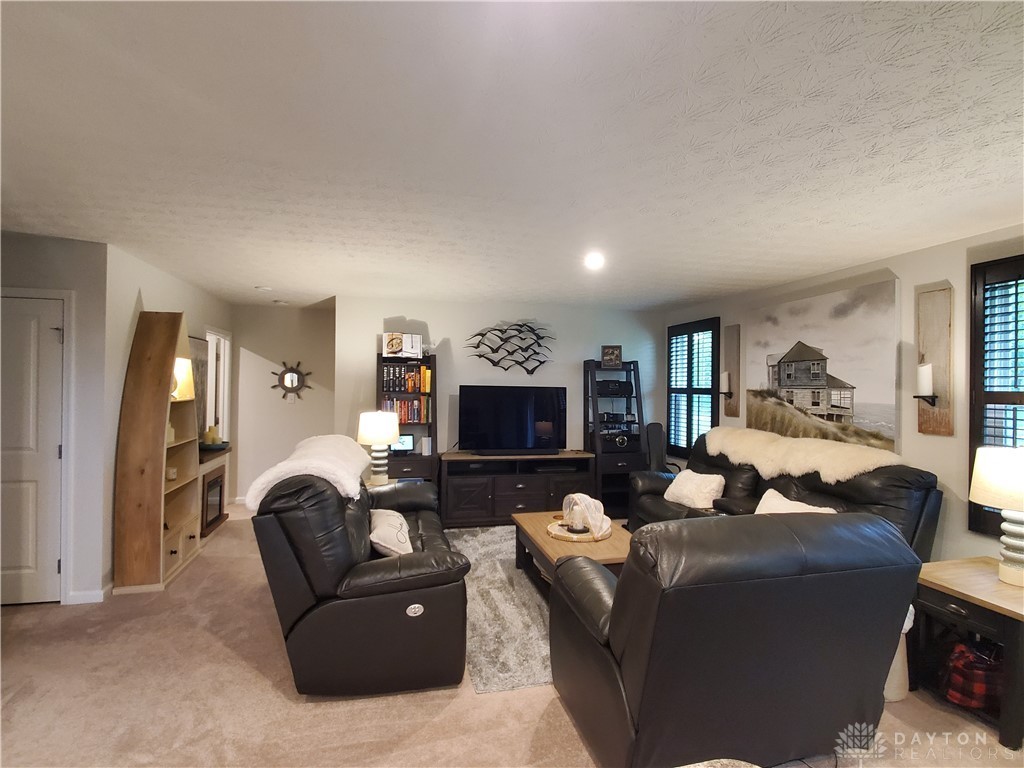 209 South Tuttle Road Springfield, OH 45505 - Photo 11 of 31