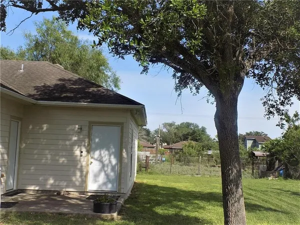 $1,125 | 4110 Callicoatte Road, Unit B, Corpus Christi, TX 78410