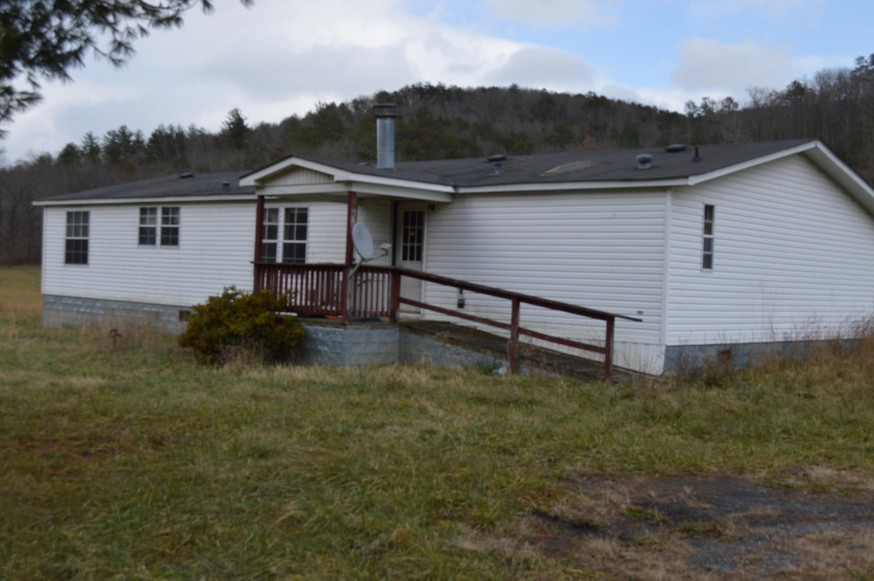 10162 Potts Creek Road Covington, VA 24426 - Photo 3 of 9 Rear view