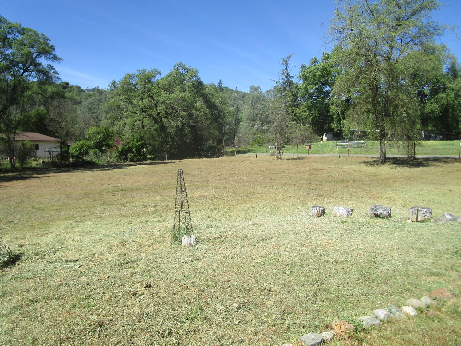 10410 Valley Drive Rough and Ready, CA 95975 - Photo 8 of 31 a view of a indoor basketball court