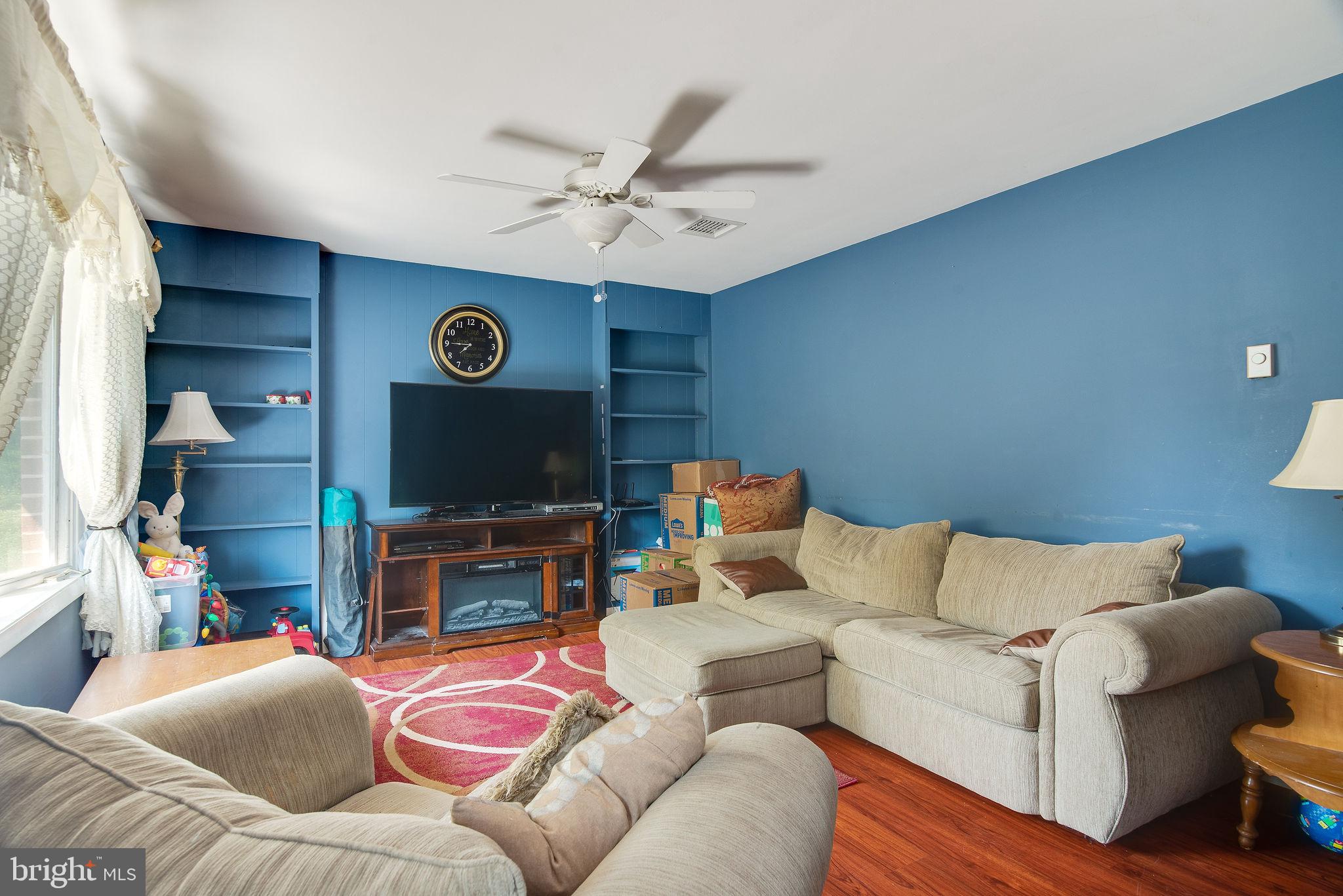 1507 Logan Street Reading, PA 19607 - Photo 6 of 34 Living room