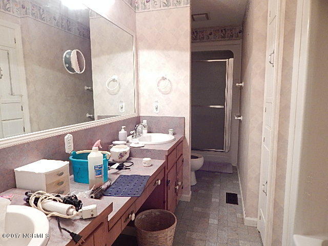 1494 Mill Road Washington, NC 27889 - Photo 19 of 24 Master Bath