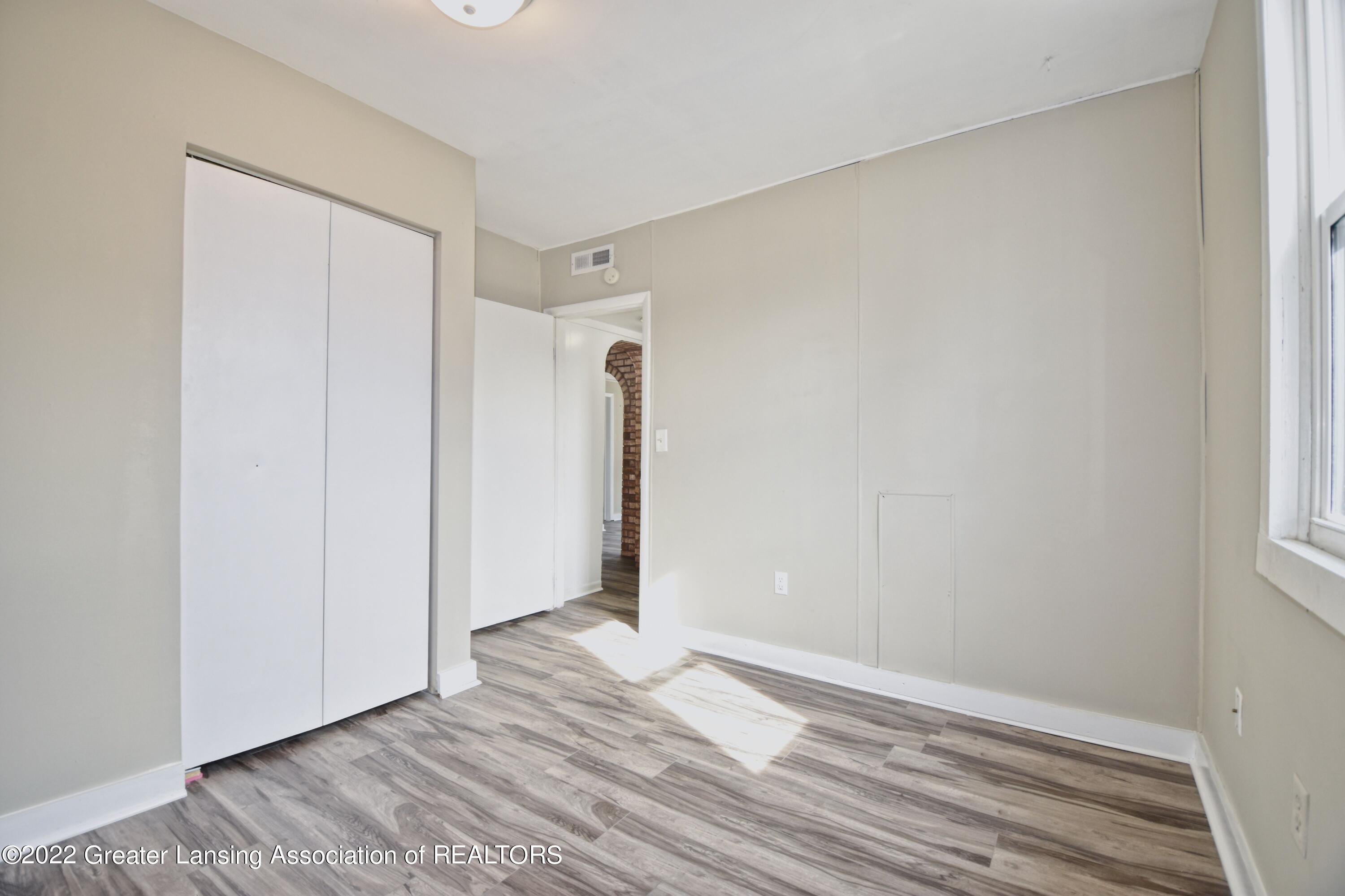 6228 Grovenburg Road Lansing, MI 48911 - Photo 21 of 35 17