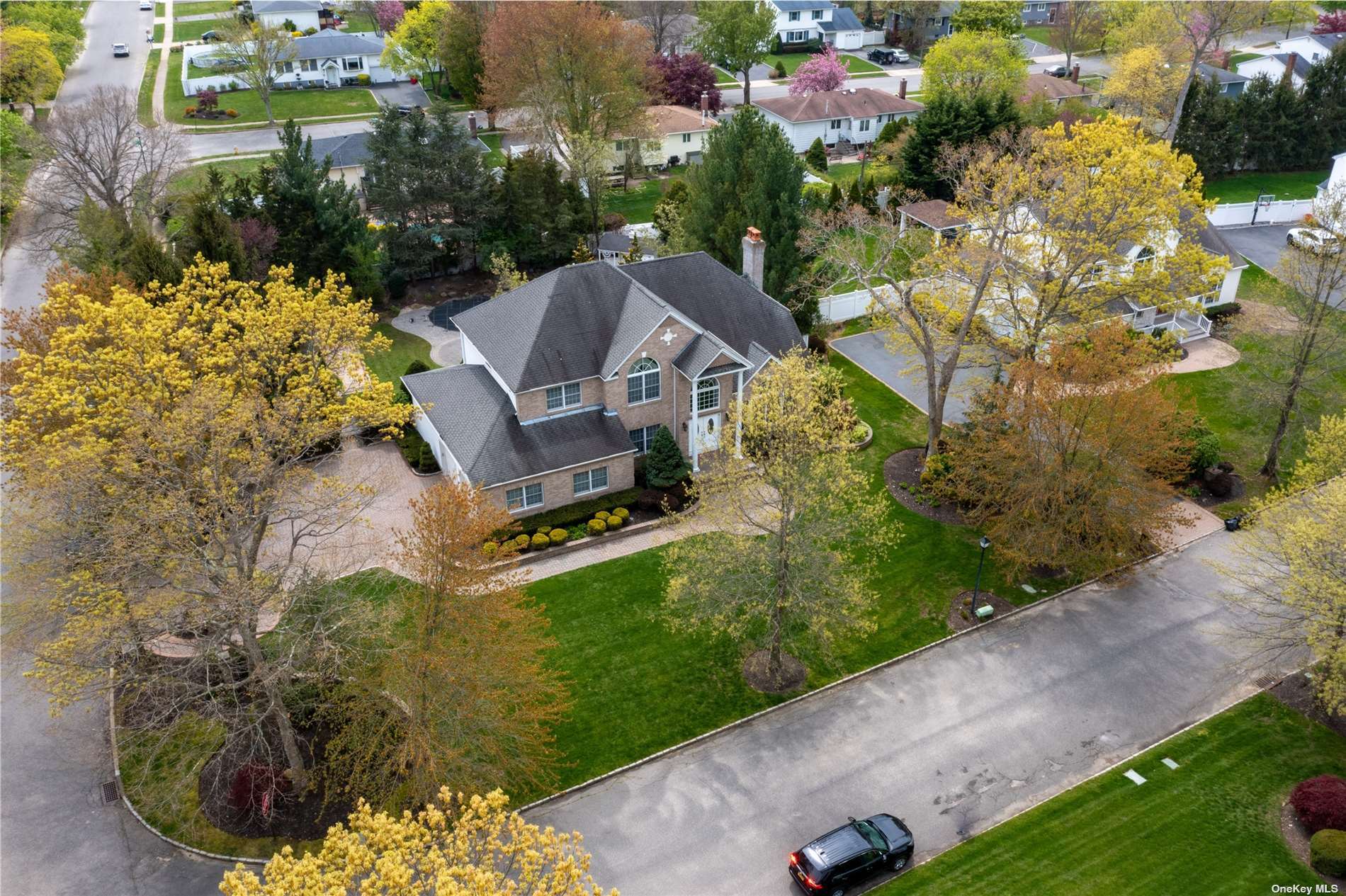 an aerial view of a house with yard swimming pool and outdoor seating
