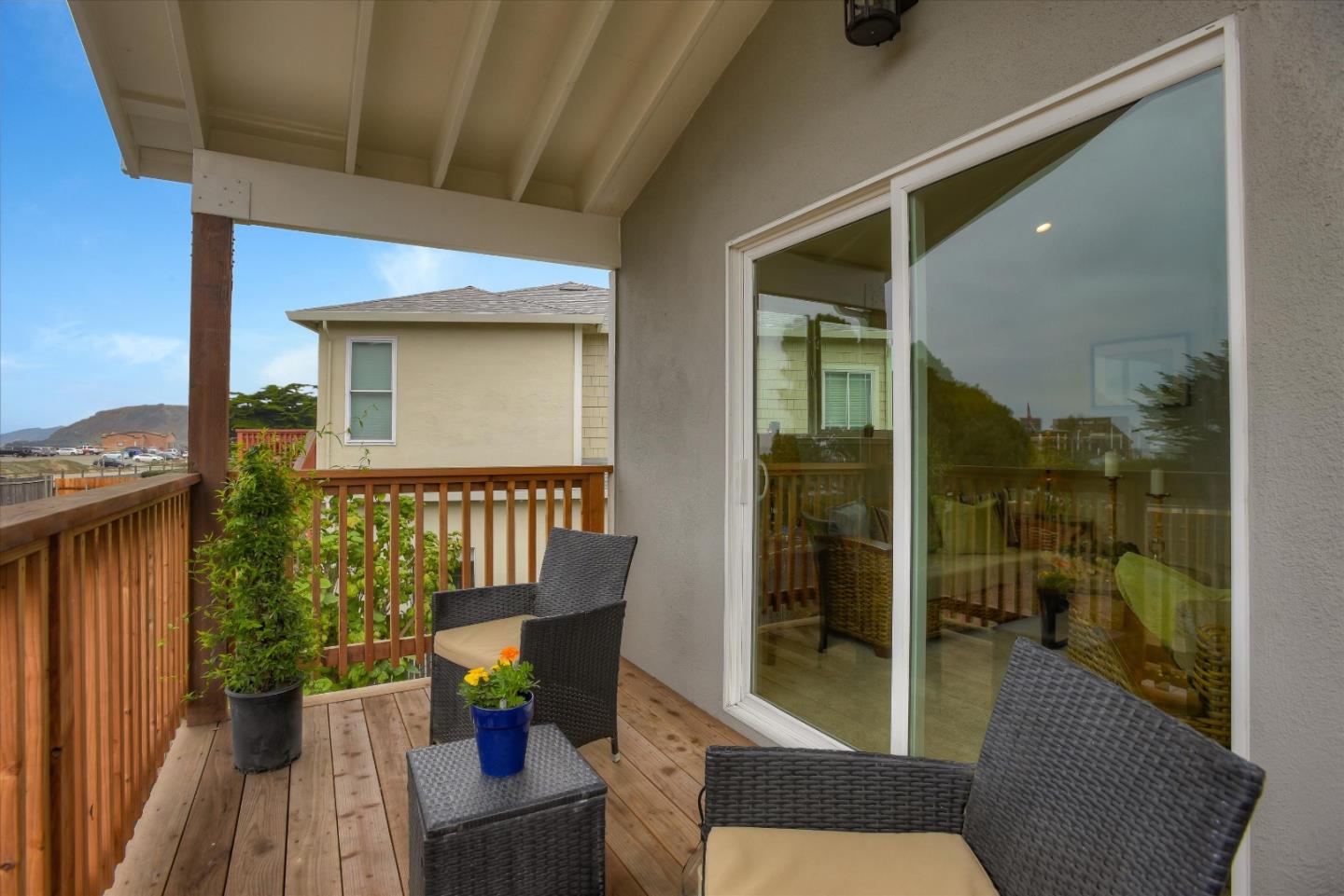 504 Arguello Boulevard Pacifica, CA 94044 - Photo 17 of 42 a view of balcony with a potted plant