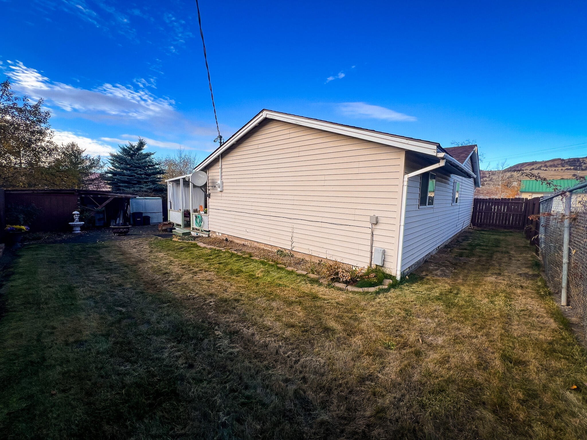 1225 East B Street Fossil, OR 97830 - Photo 28 of 33 a view of a backyard
