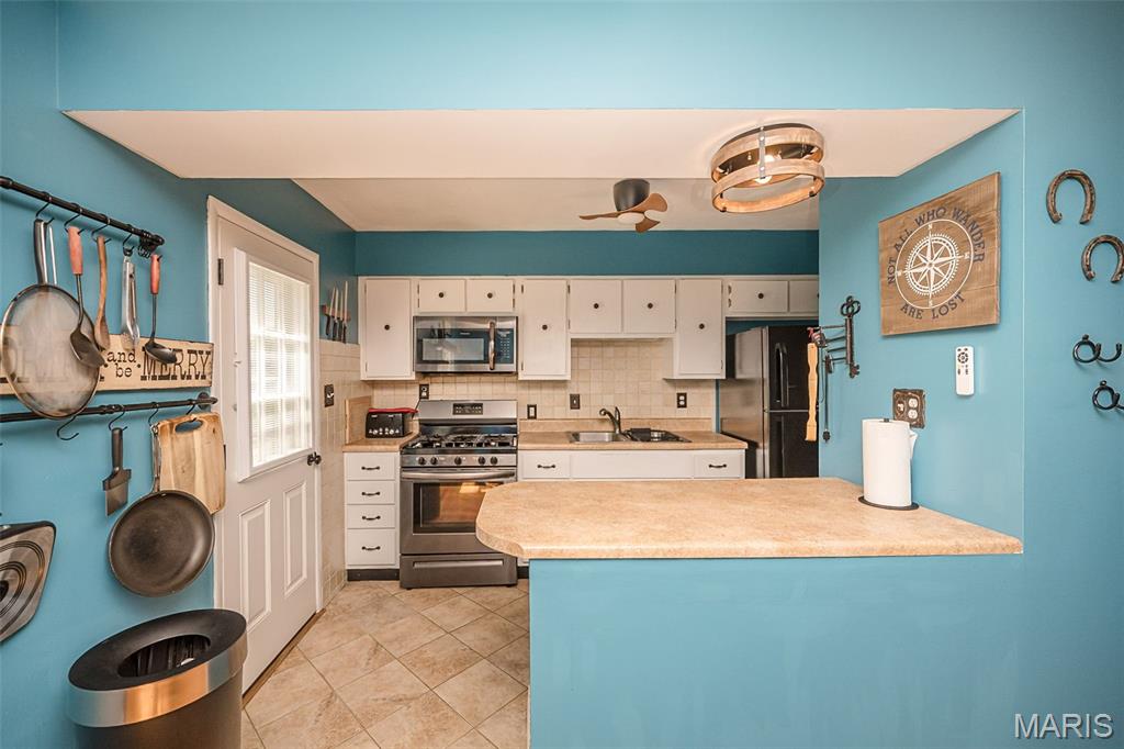 28 James Court Ballwin, MO 63021 - Photo 8 of 26