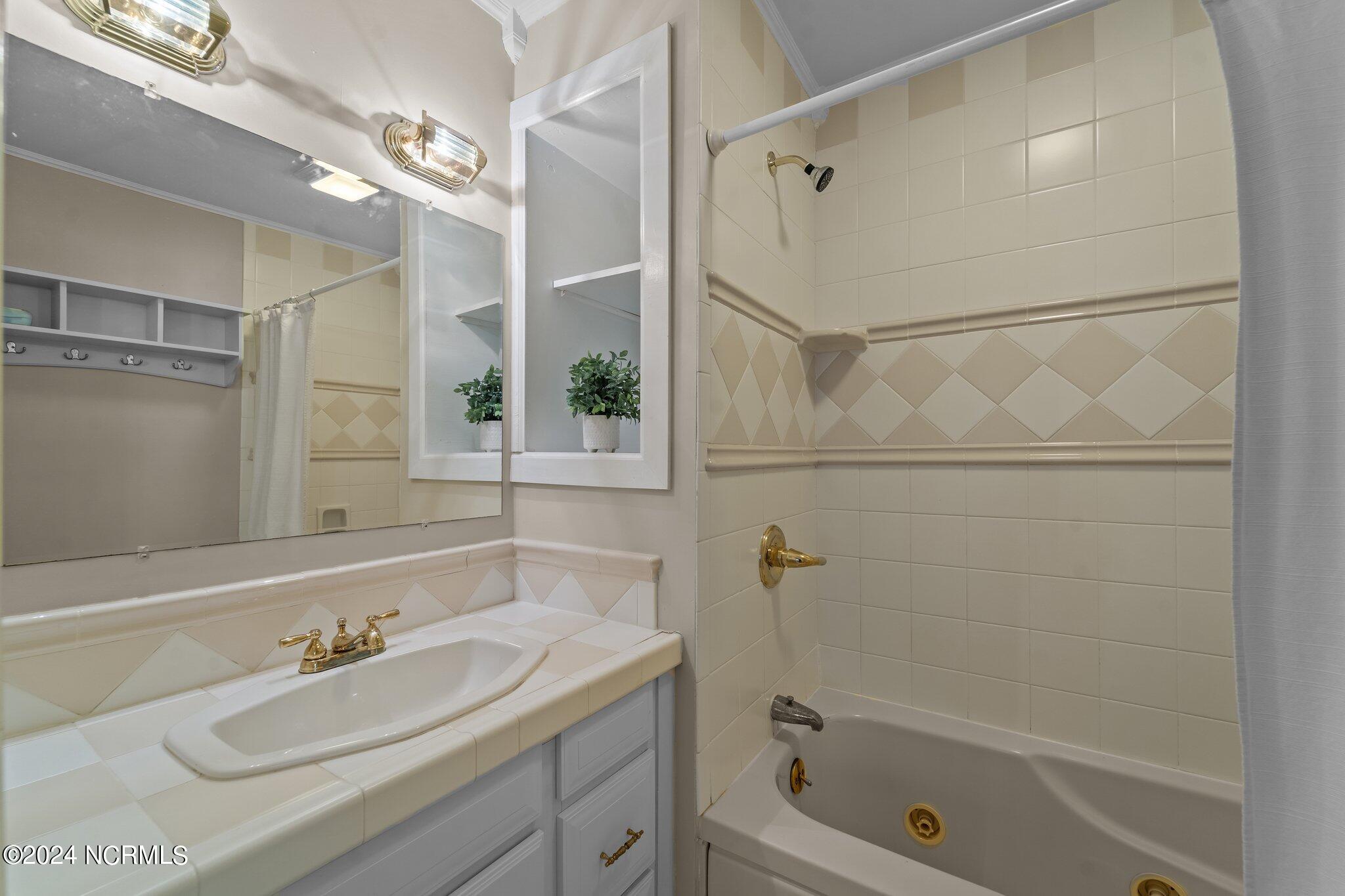 215 Daffodil Road Southern Pines, NC 28387 - Photo 57 of 65 Guest house bathroom