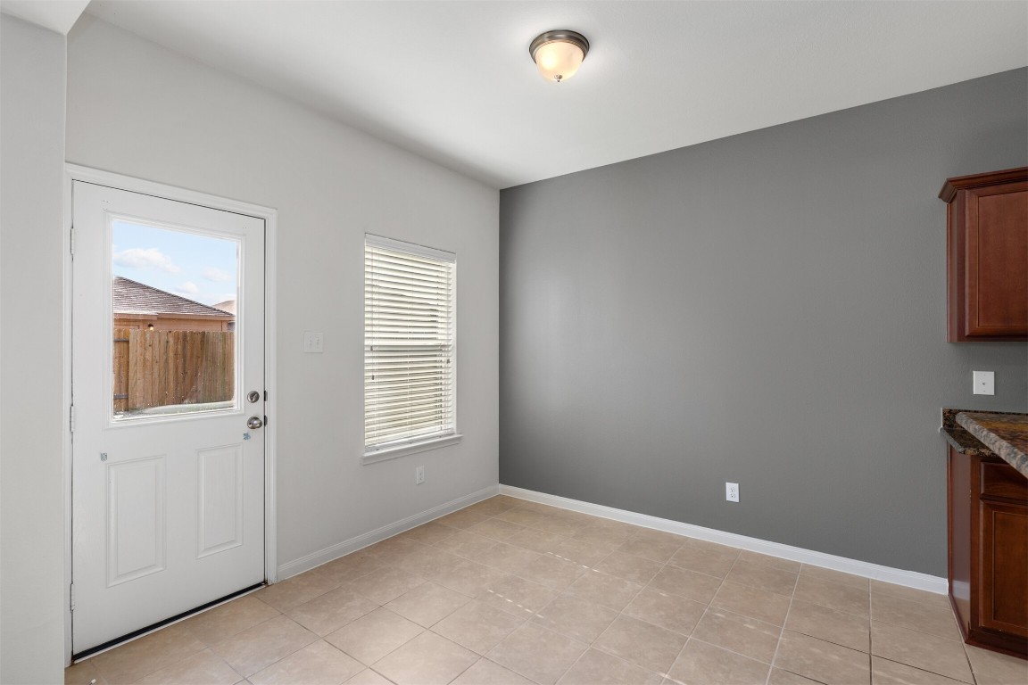 9715 Blue Sapphire Lane Rosharon, TX 77583 - Photo 11 of 30 Dining area