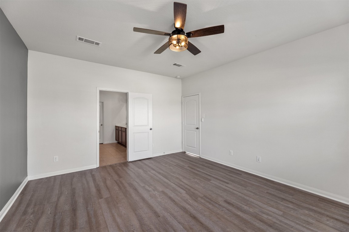 9715 Blue Sapphire Lane Rosharon, TX 77583 - Photo 13 of 30 1st floor primary bedroom