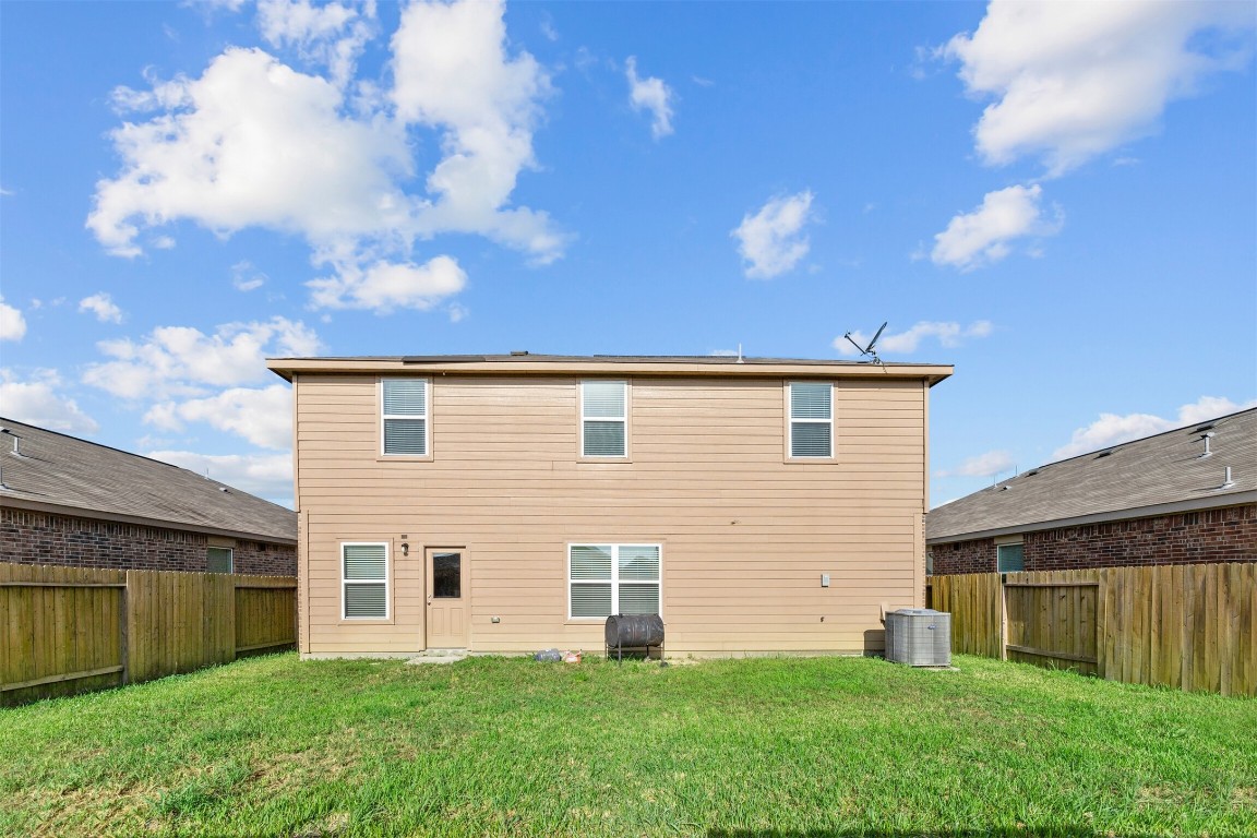 9715 Blue Sapphire Lane Rosharon, TX 77583 - Photo 22 of 30 Large well maintained backyard.