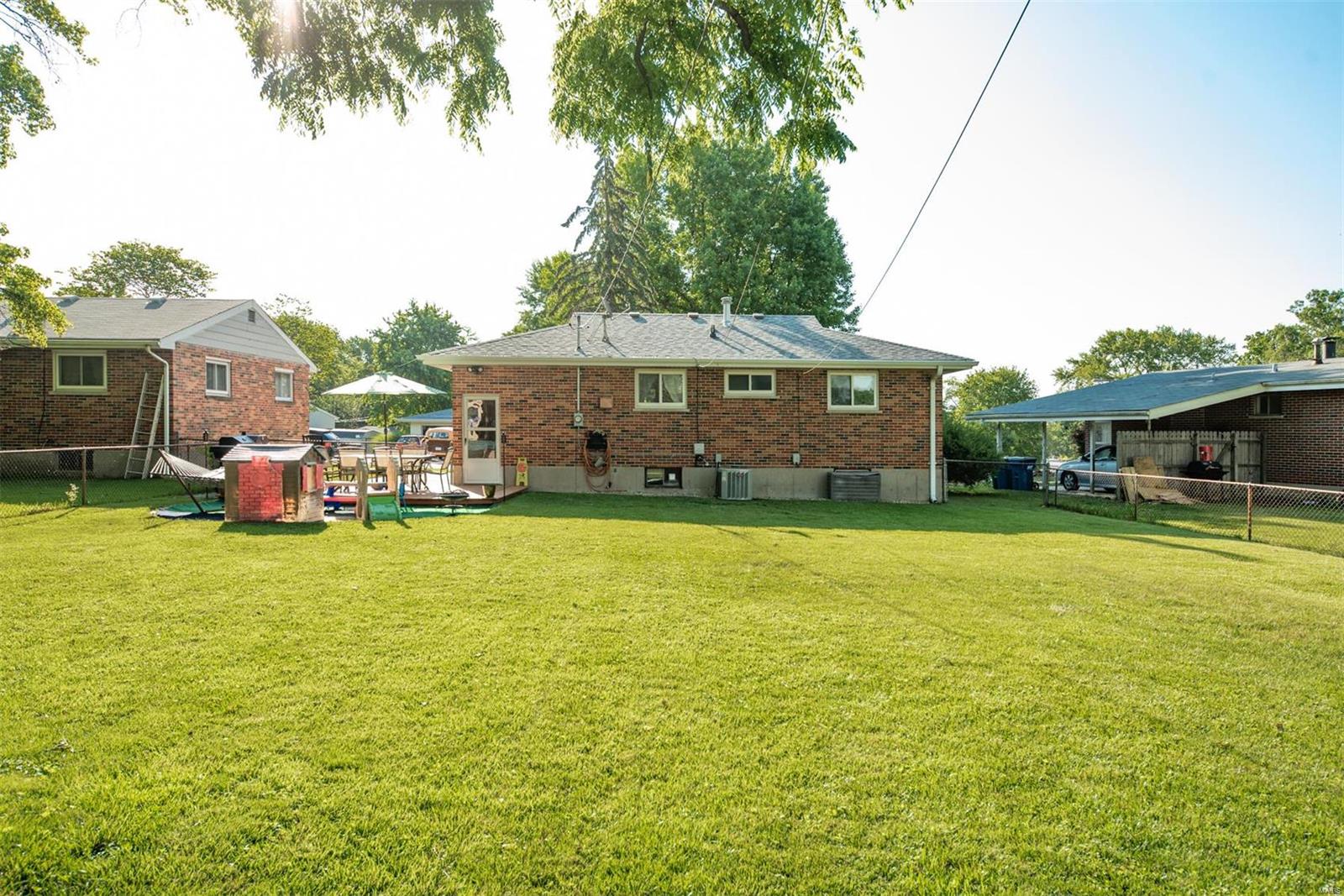 894 Teson Road Hazelwood, MO 63042 - Photo 4 of 21 Gallery Image 4