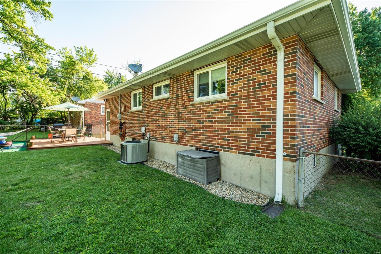 894 Teson Road Hazelwood, MO 63042 - Photo 5 of 21 Gallery Image 5